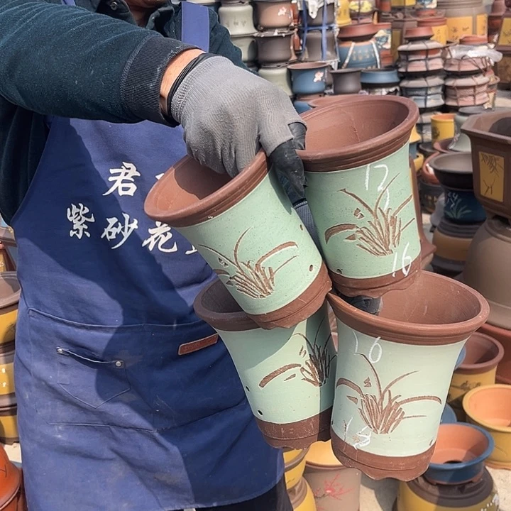 紫砂紫砂花盆和小盆栽