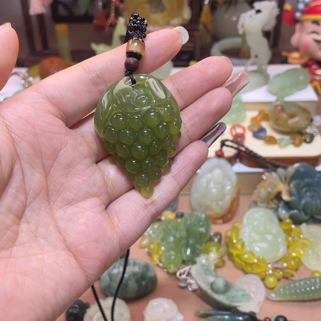 蛇纹石玉颈饰未镶嵌