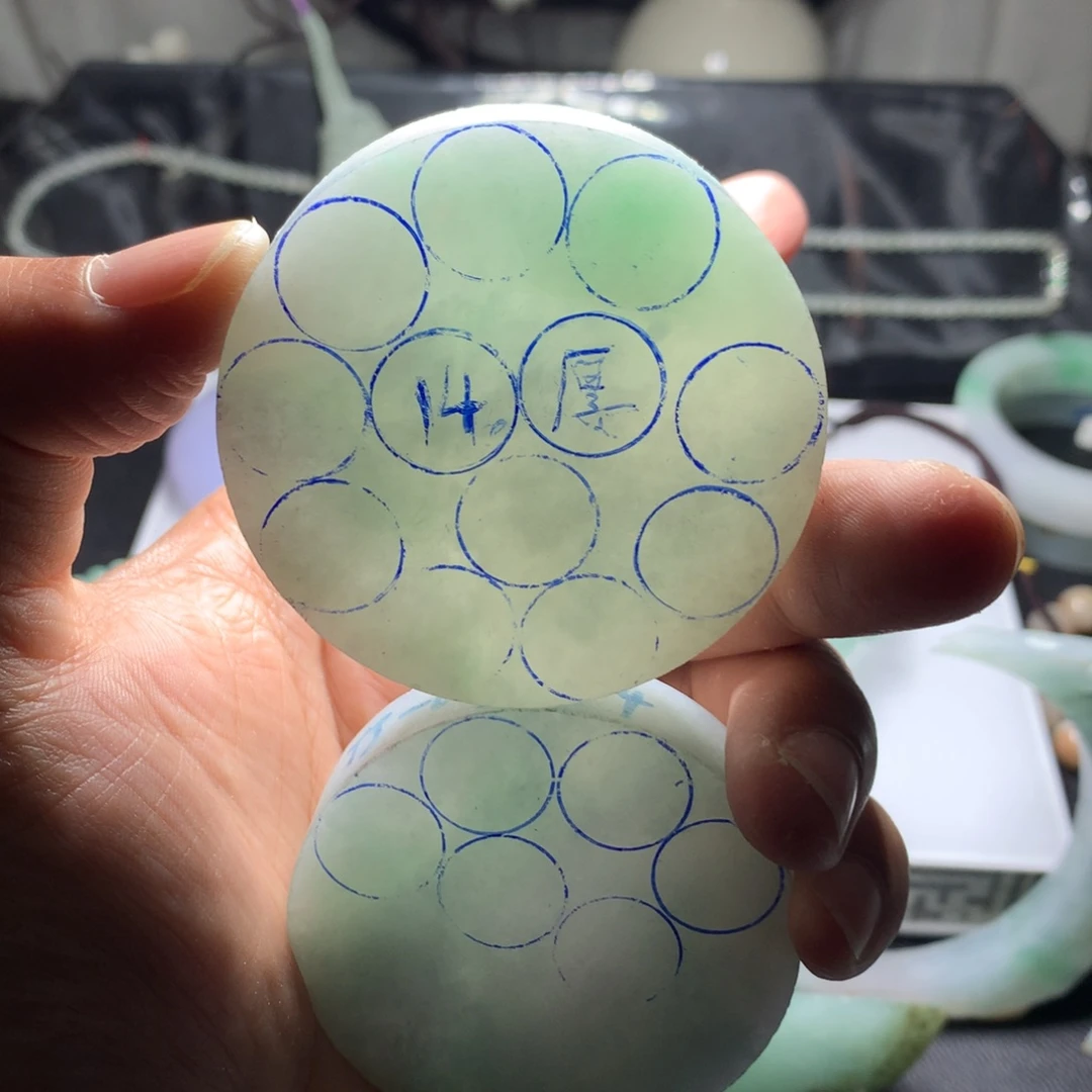 龙***定制翡翠未镶嵌翡翠