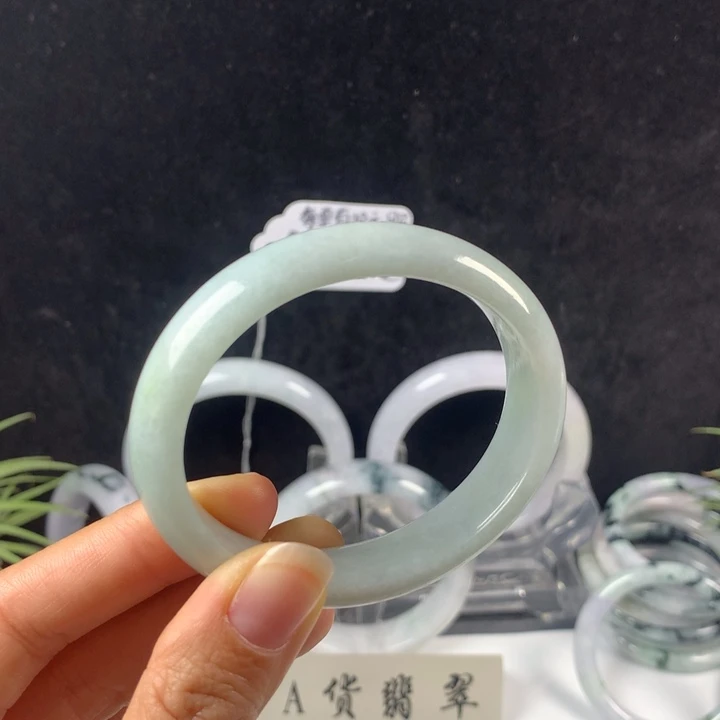 翡翠未镶嵌手镯33号。 53.9圈贵妃正圈51.