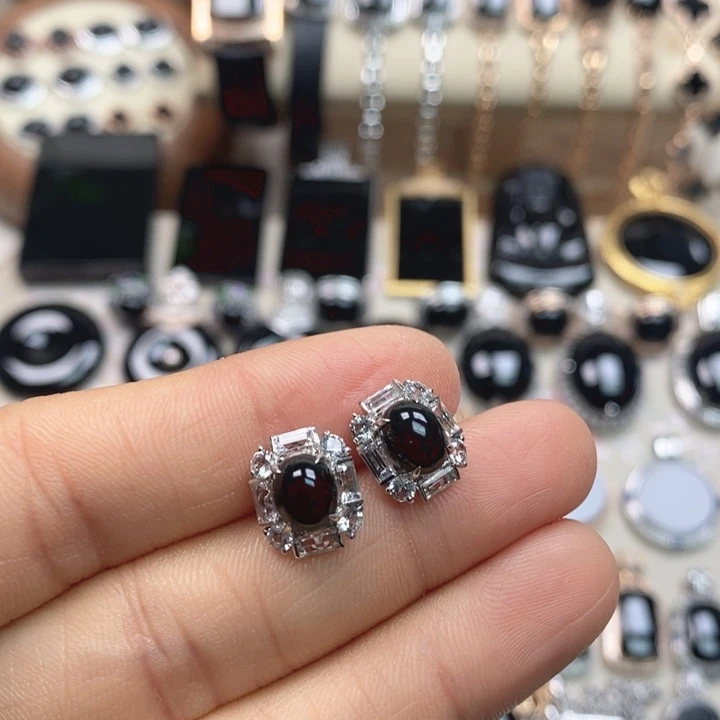 翡翠18K金镶嵌耳饰