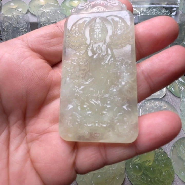 岫玉未镶嵌吊坠(赠链)