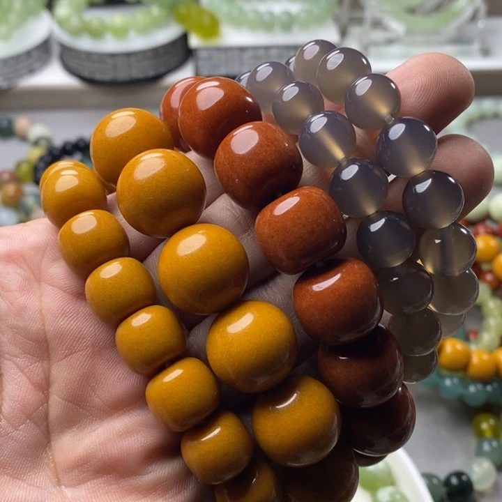平***安蛇纹石玉未镶嵌颈饰