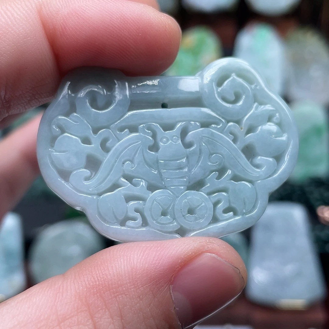 翡翠未镶嵌颈饰福在眼前