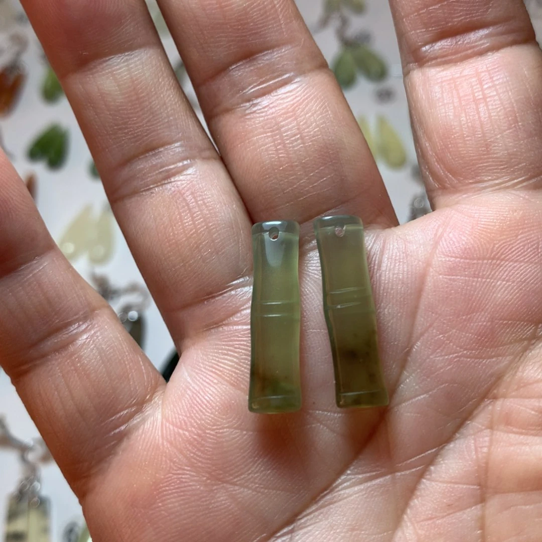 蛇纹石玉耳环未镶嵌