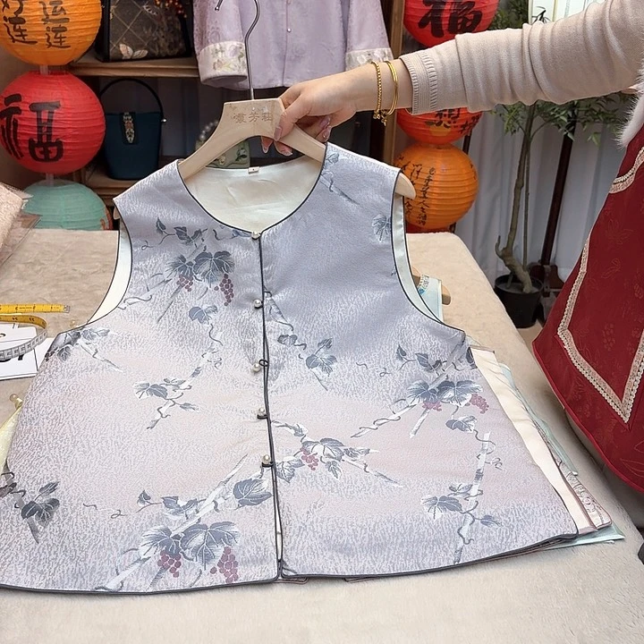 刺绣西针织马甲成衣胸围102