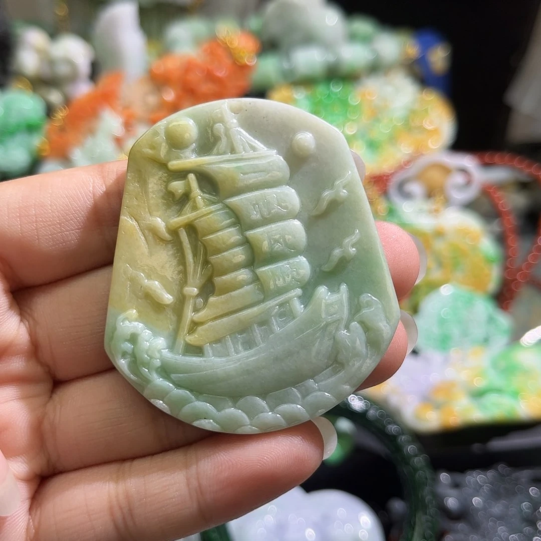 翡翠未镶嵌颈饰待编织