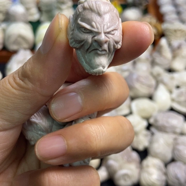 配饰鹿角雕刻一个出