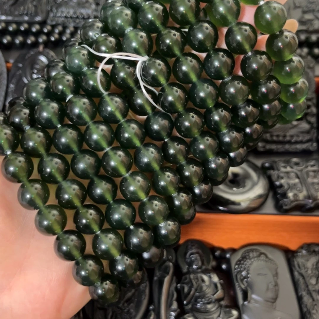 玉***哥未镶嵌蛇纹石玉颈饰