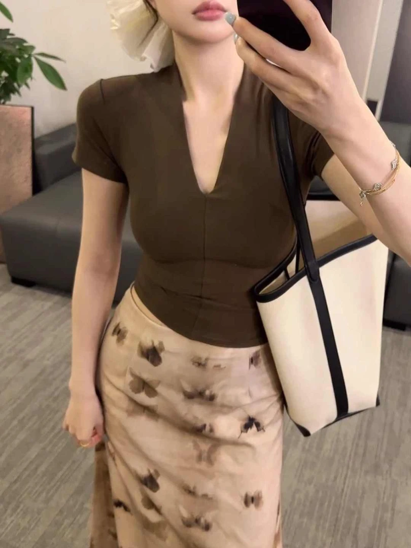 大码胖mm减龄搭配一整套v领时尚女夏季欧若风时尚上衣半身裙套装