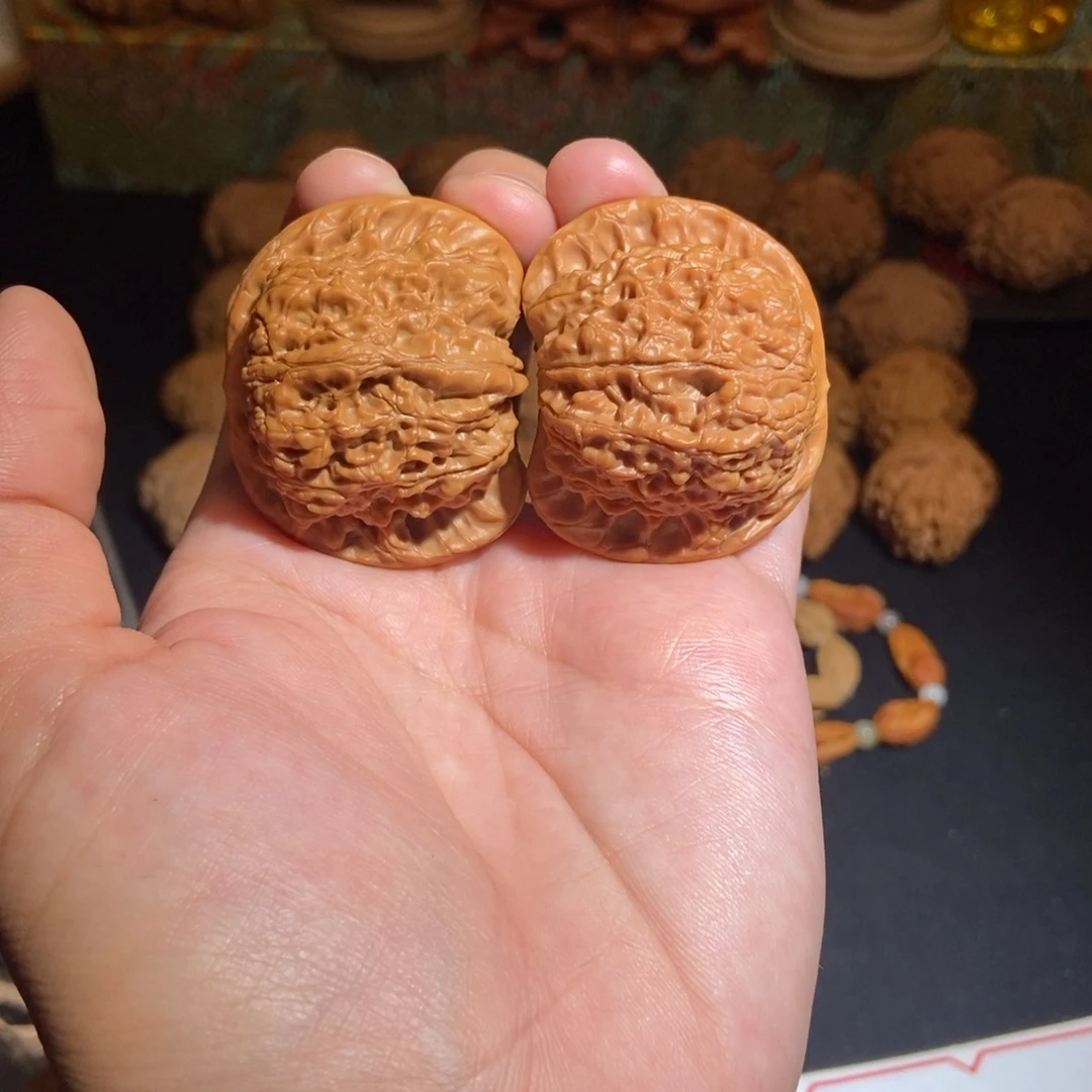 文玩核桃吊坠43血麒麟