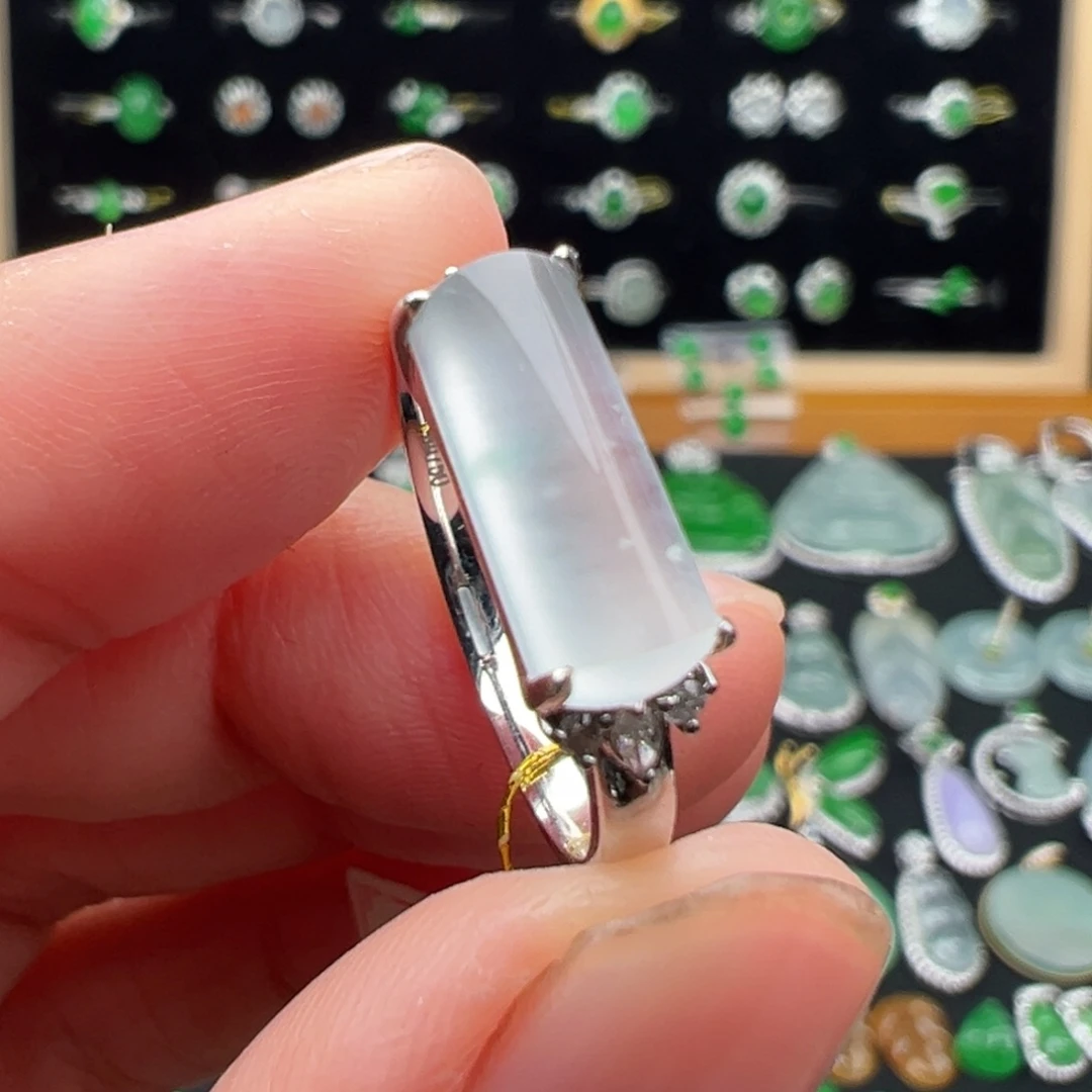 翡翠18K金镶嵌颈饰戒指