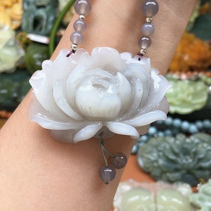 蛇纹石玉未镶嵌吊坠