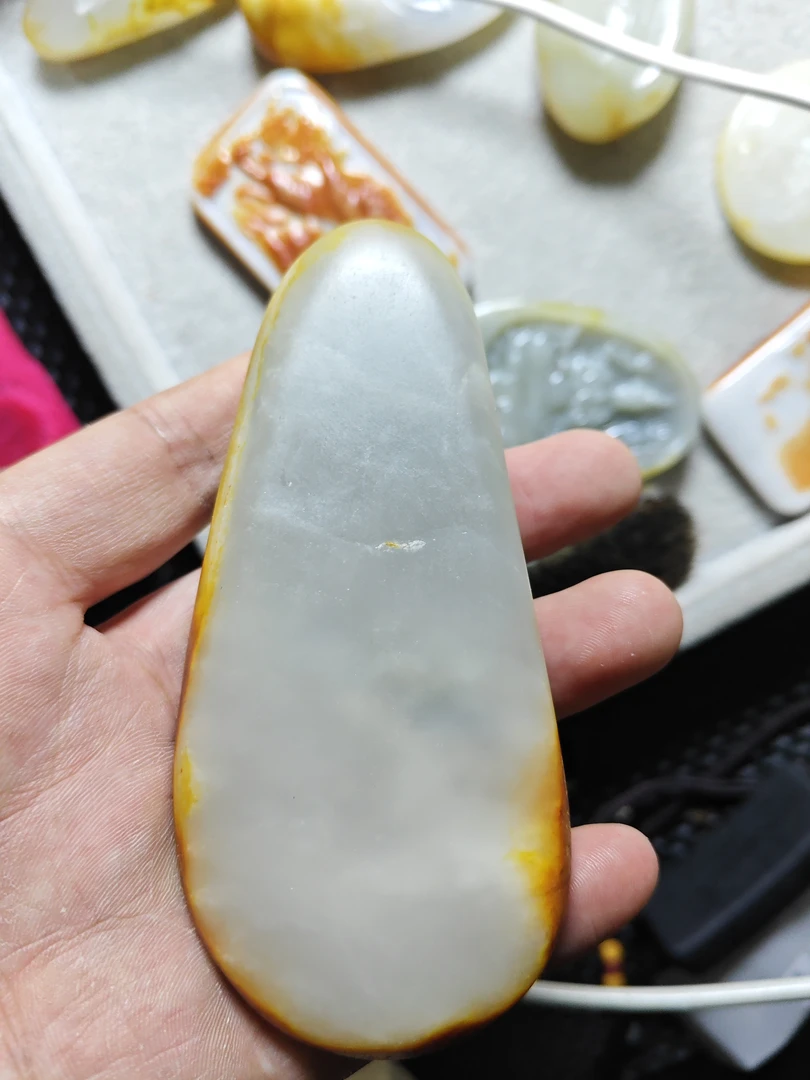 和田玉精品手把原石