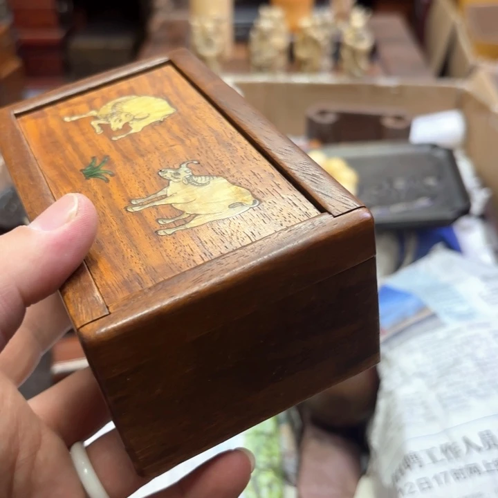 瓷片精致雕刻工艺