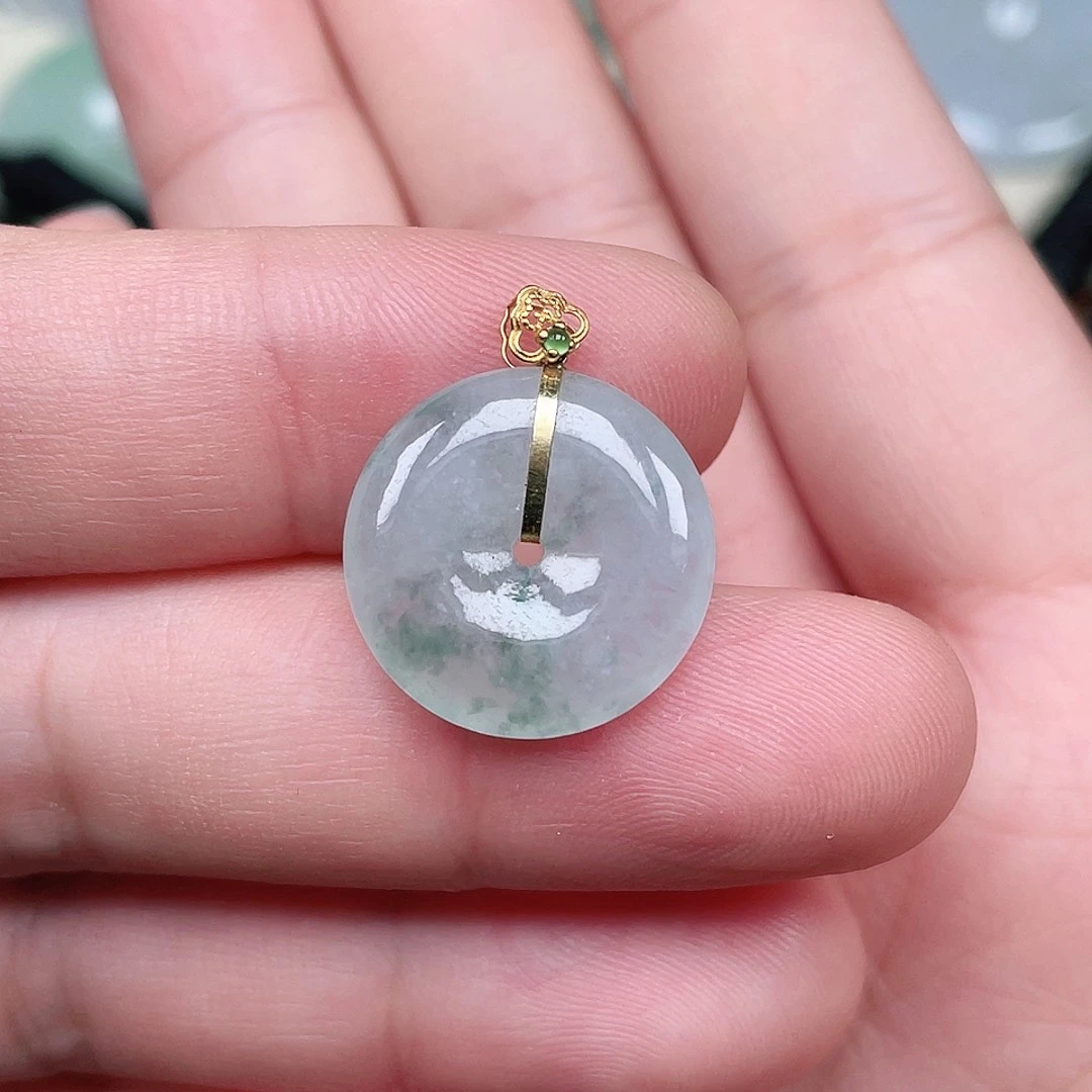 翡翠未镶嵌颈饰平安扣