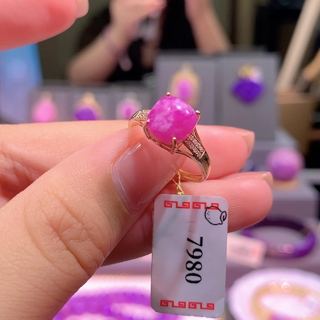 18K金镶嵌苏纪石（舒俱来）戒指