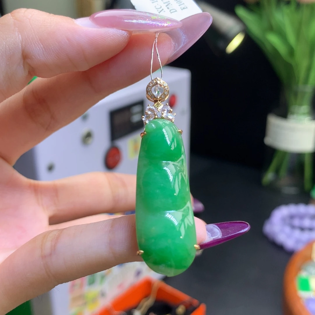 翡翠18K金镶嵌颈饰