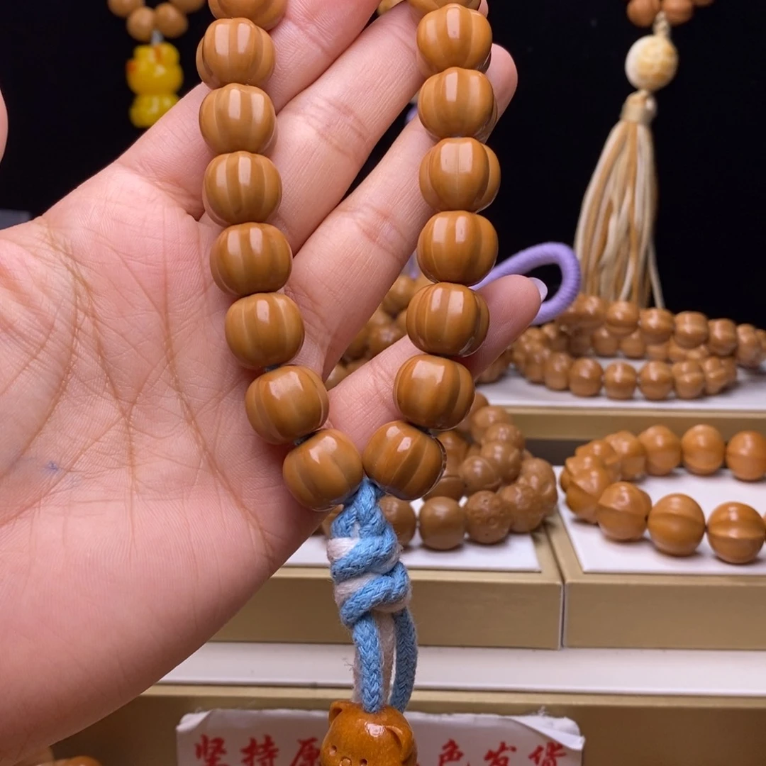 吊坠猴头核桃南瓜酥