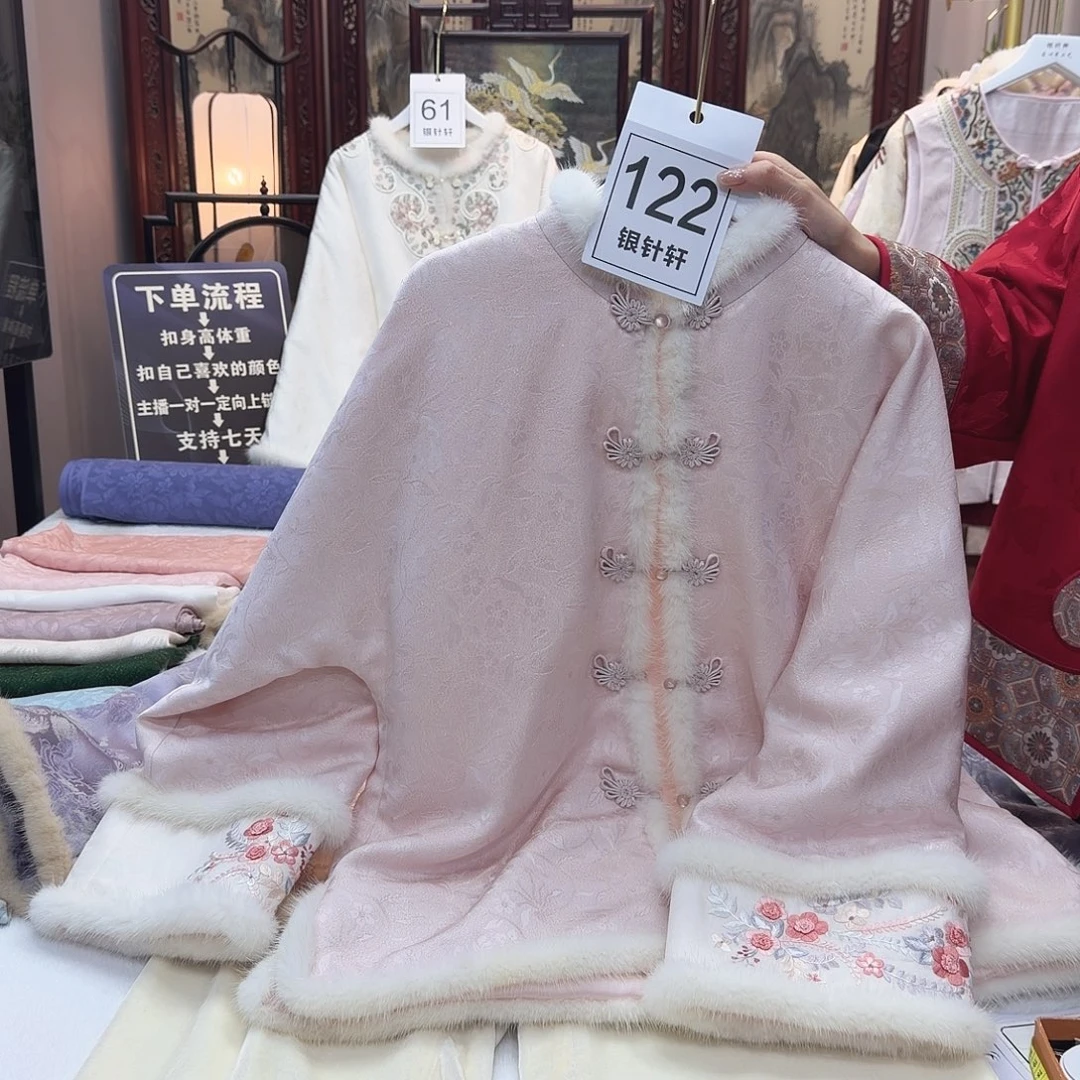 小***咪非遗传承人的精神风貌