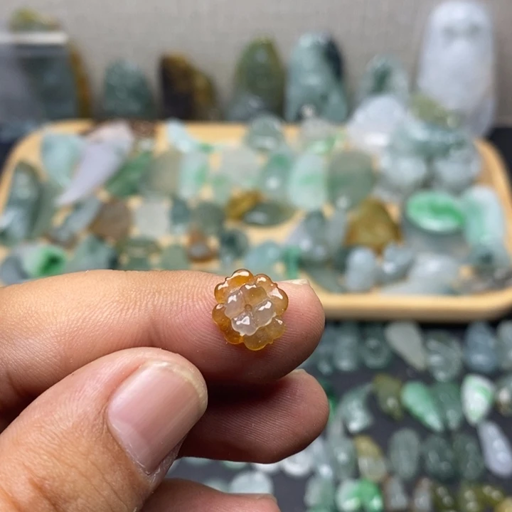 颈饰未镶嵌翡翠花