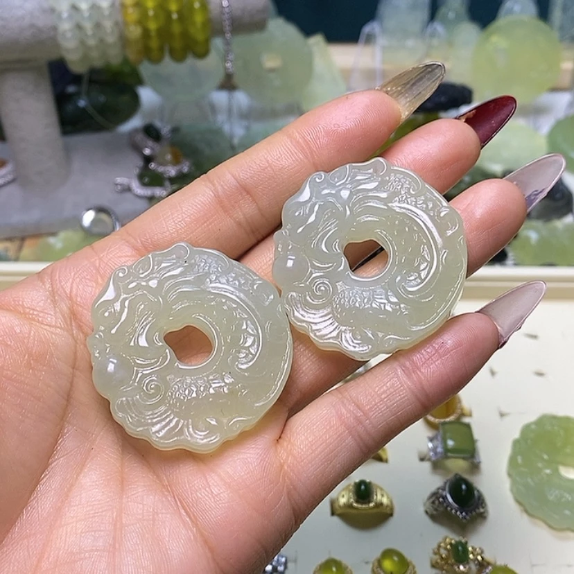【闪购商品】蛇纹石玉颈饰未镶嵌墨*妈