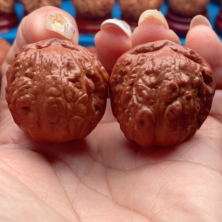 核桃精品文玩核桃手捻锦鲤