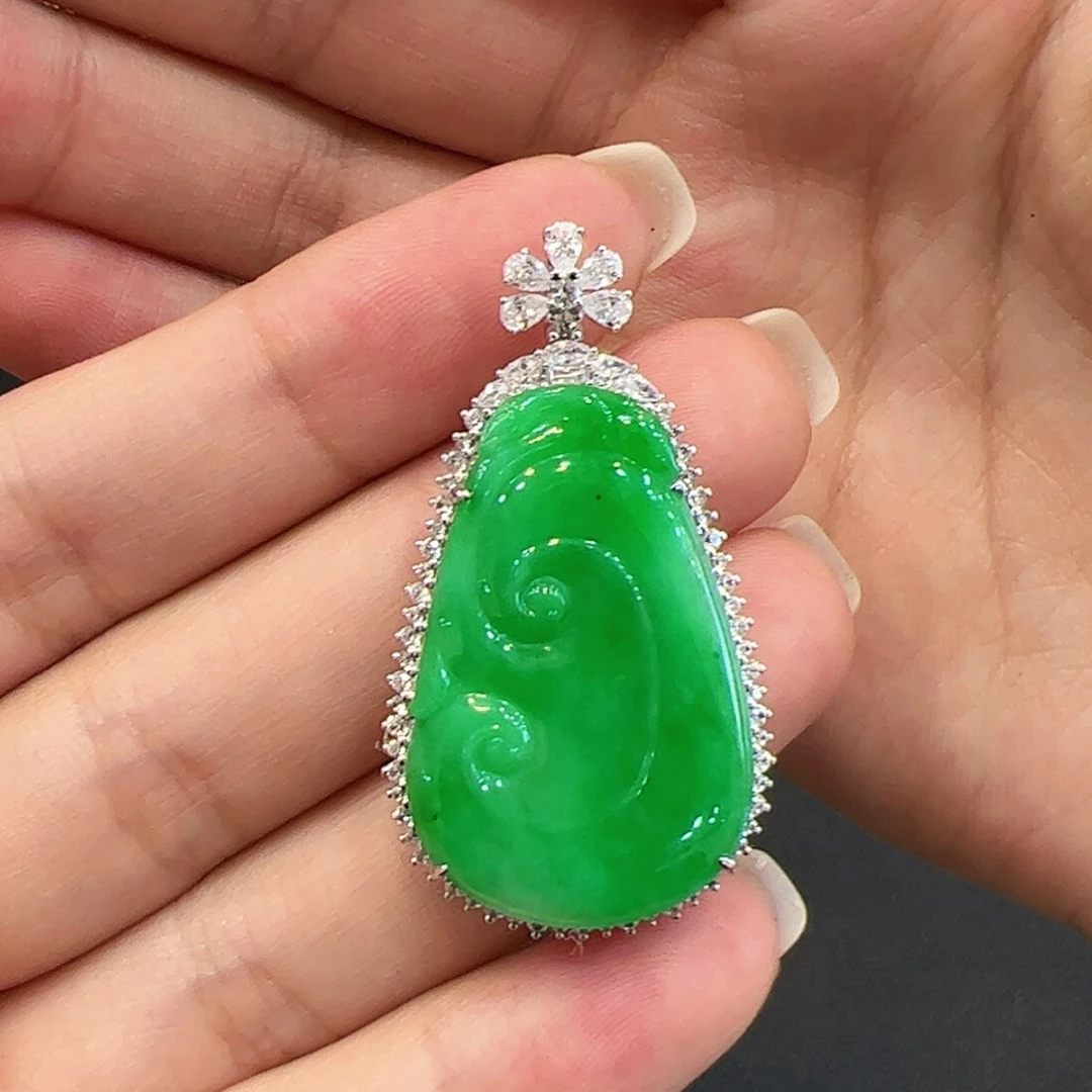 【闪购商品】翡翠18K金镶嵌颈饰如意