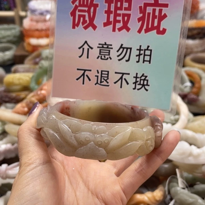 半***糖未镶嵌手镯石英质玉