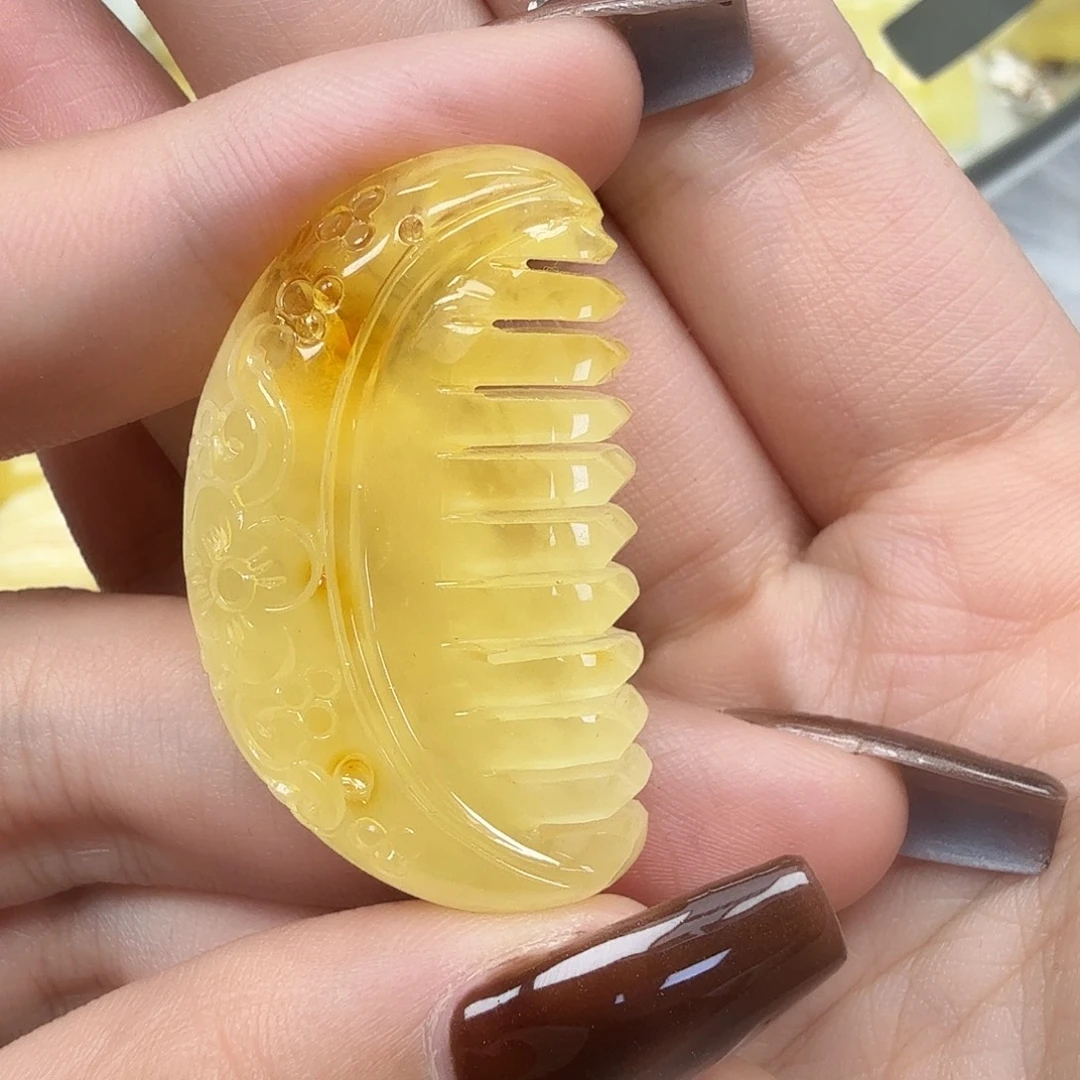 琥珀未镶嵌裸石如图