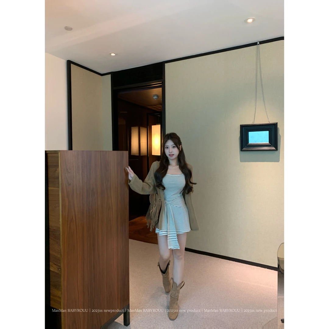 温与柔蔓蔓【条纹公式】早秋纯欲宽松镂空针织开衫条纹显瘦吊带套装