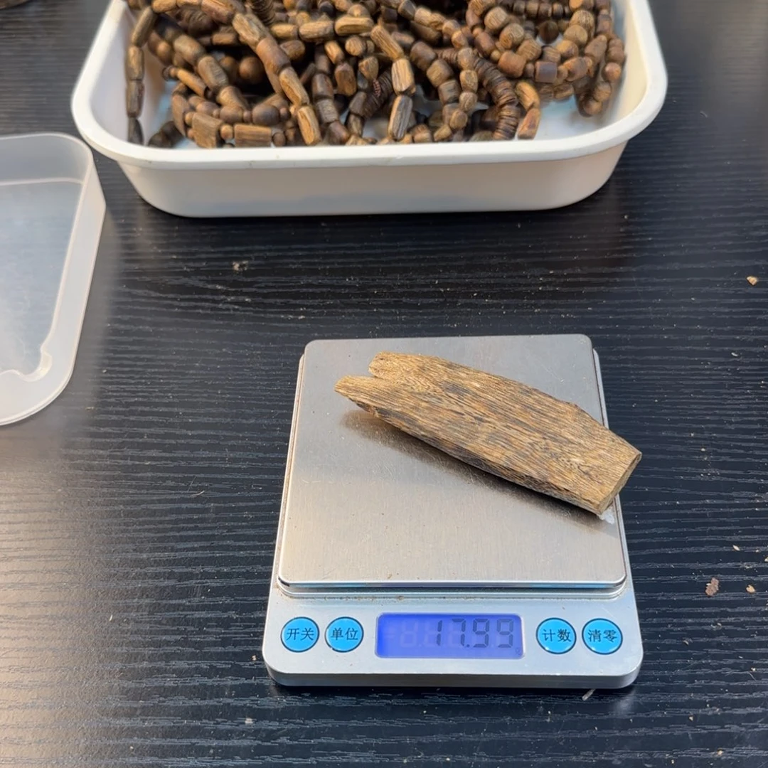 线香奇楠虫漏17.99克金沙叶手把件