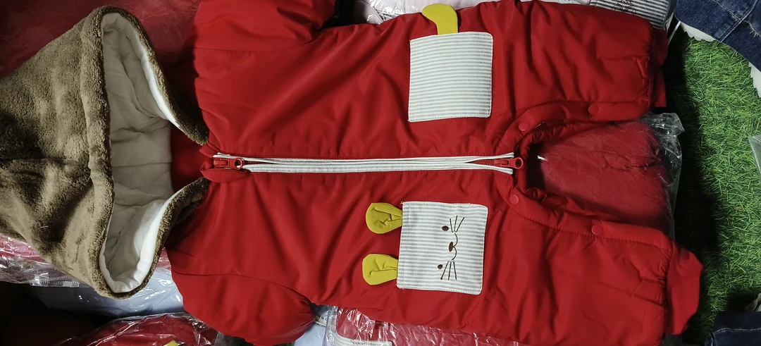 防撞条吉利鼠连体爬服