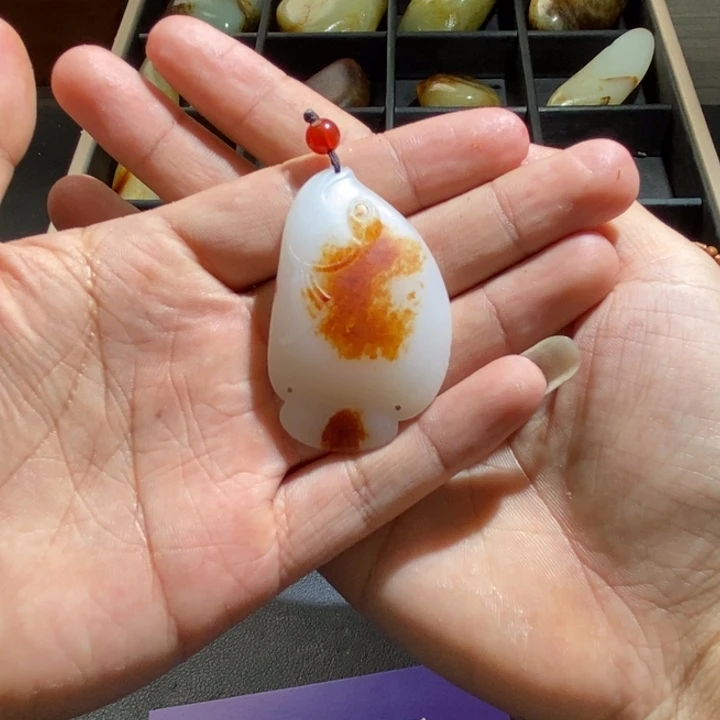 和田玉（糖玉）未镶嵌颈饰勇**心