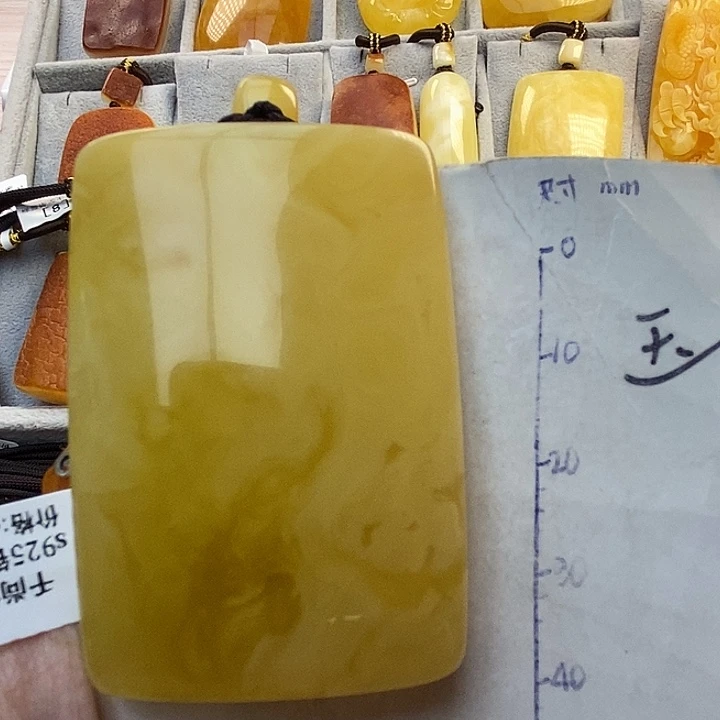 琥珀未镶嵌珠宝奇石