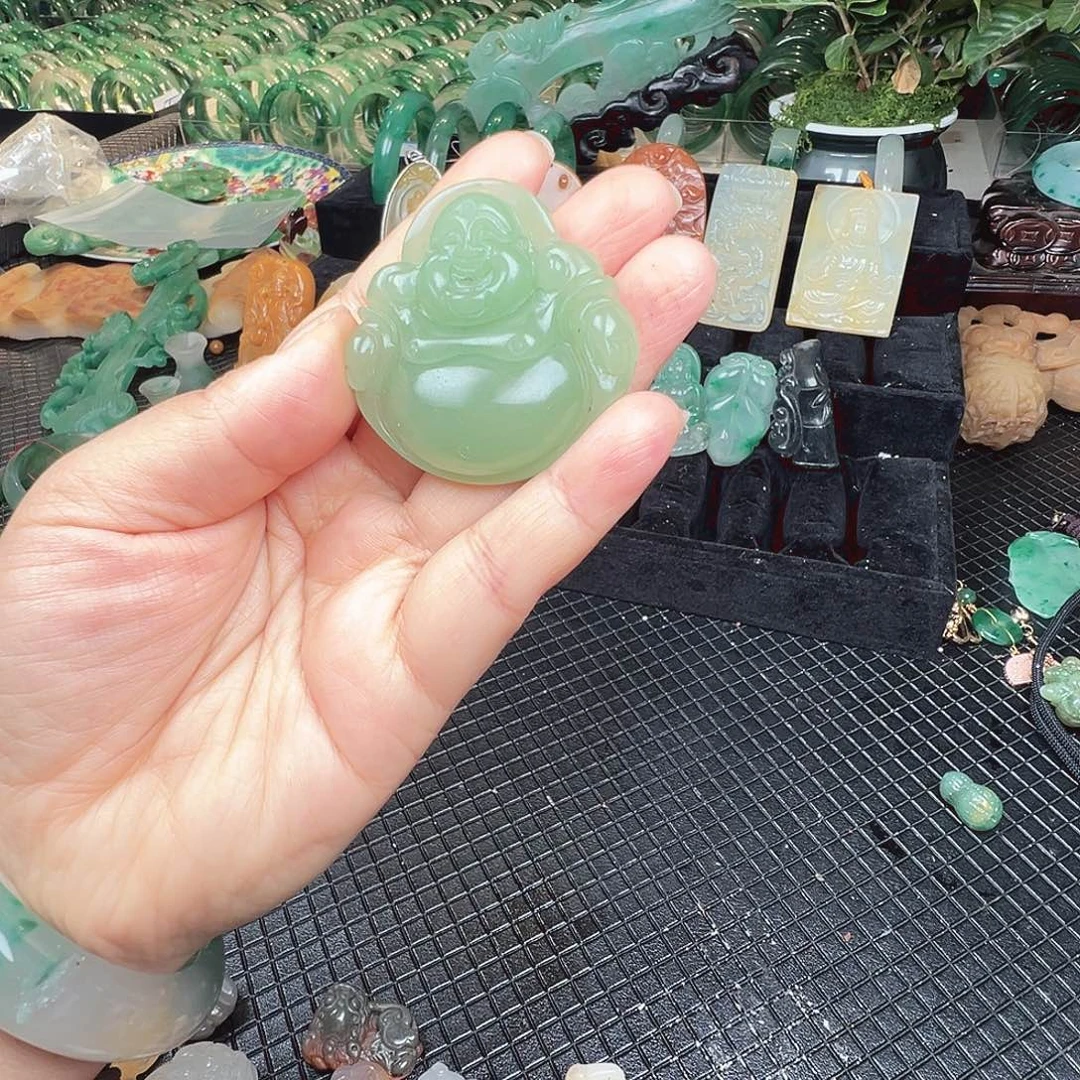 石英质玉（非洲翠）未镶嵌颈饰