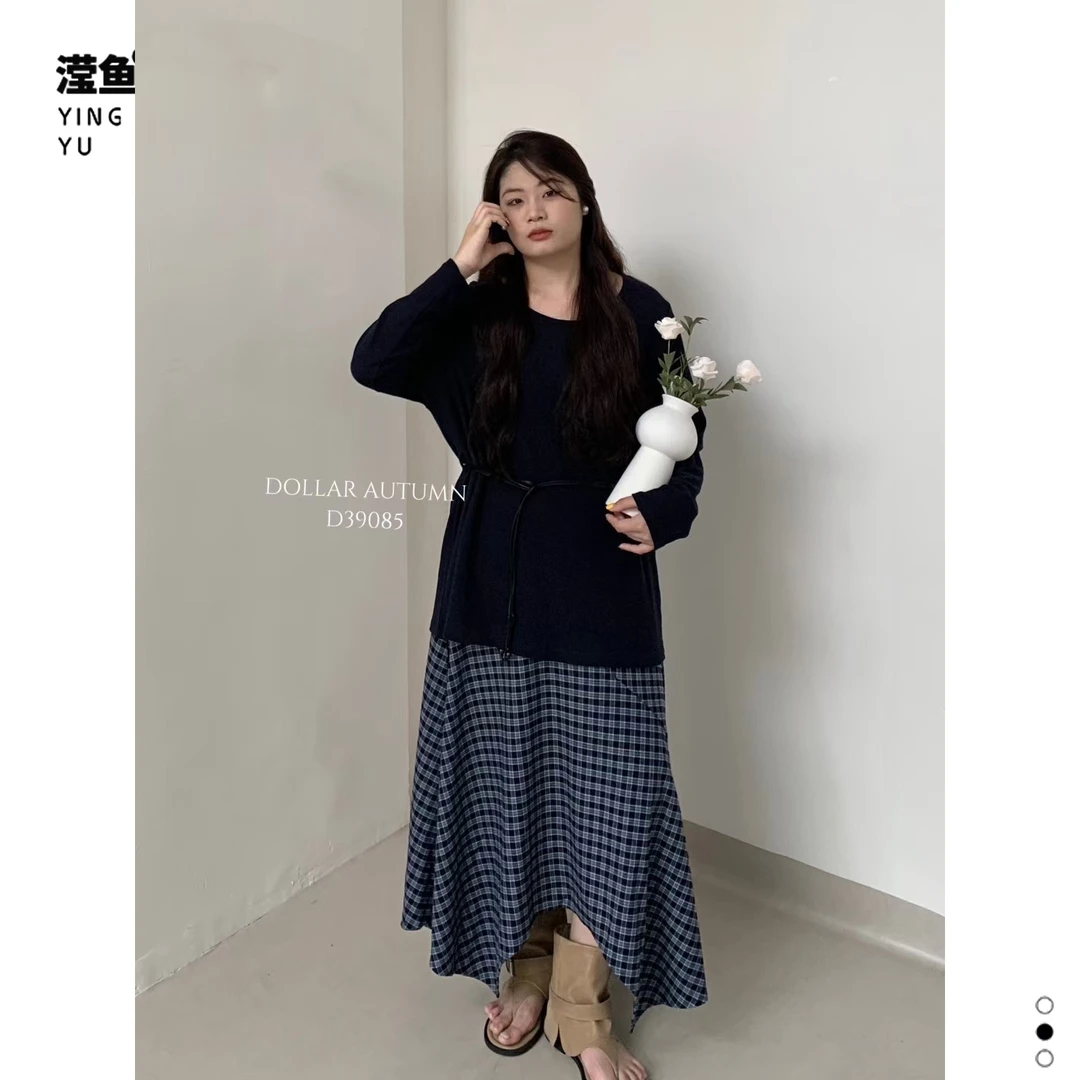 多乐 D39085大码收腰显瘦针织衫套装百格子裙圆领温柔长袖两件套