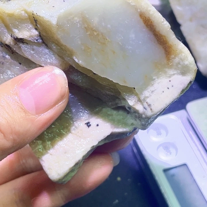 和田玉未镶嵌珠宝半成品