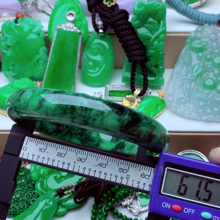 未镶嵌手镯翡翠…．