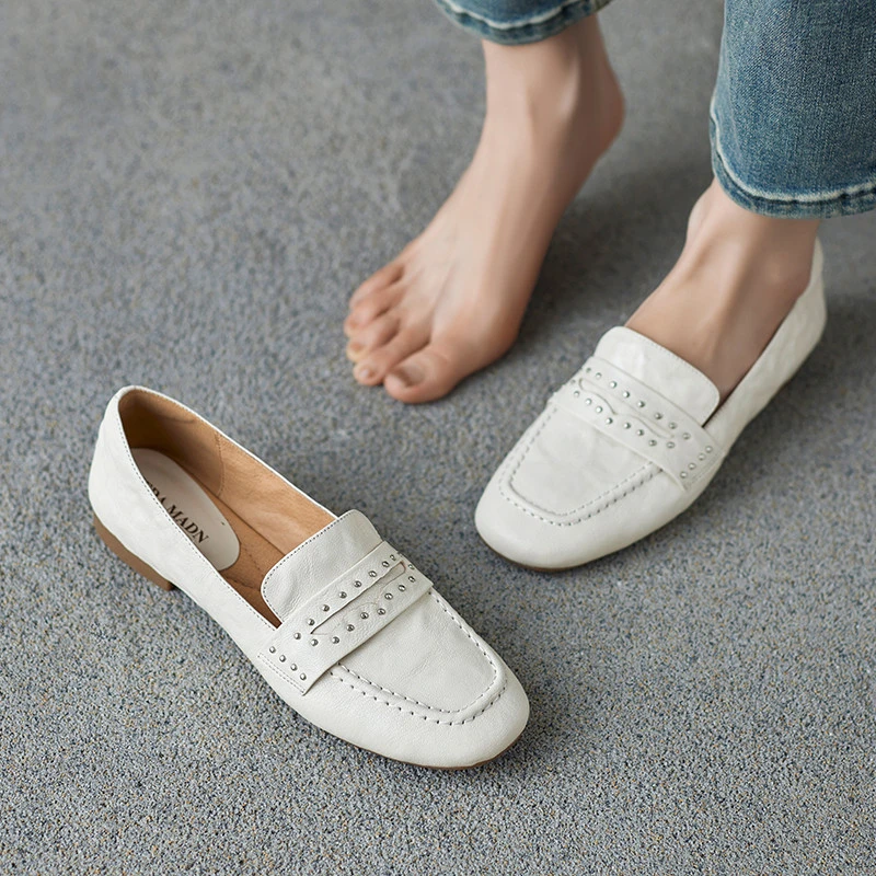 时髦精~头层羊皮~超火真皮粗跟乐福鞋女平底单鞋白色铆钉小皮鞋