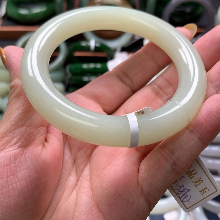【闪购商品】未镶嵌手镯和田玉