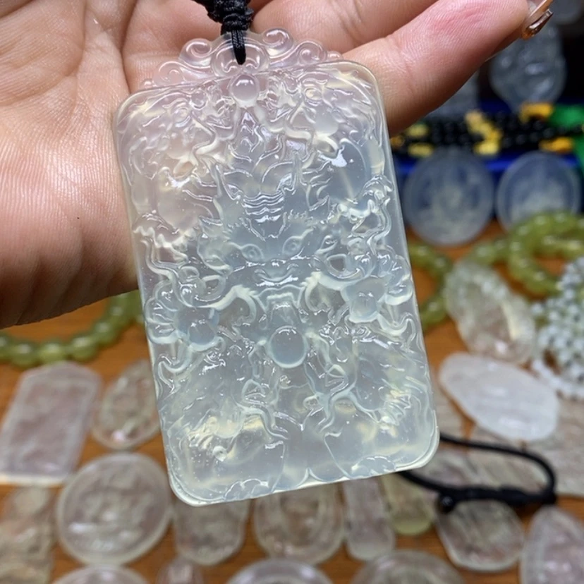 【闪购商品】蛇纹石玉颈饰未镶嵌？