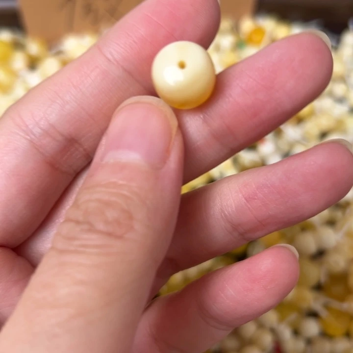 蜜蜡未镶嵌裸石11.2mm一个