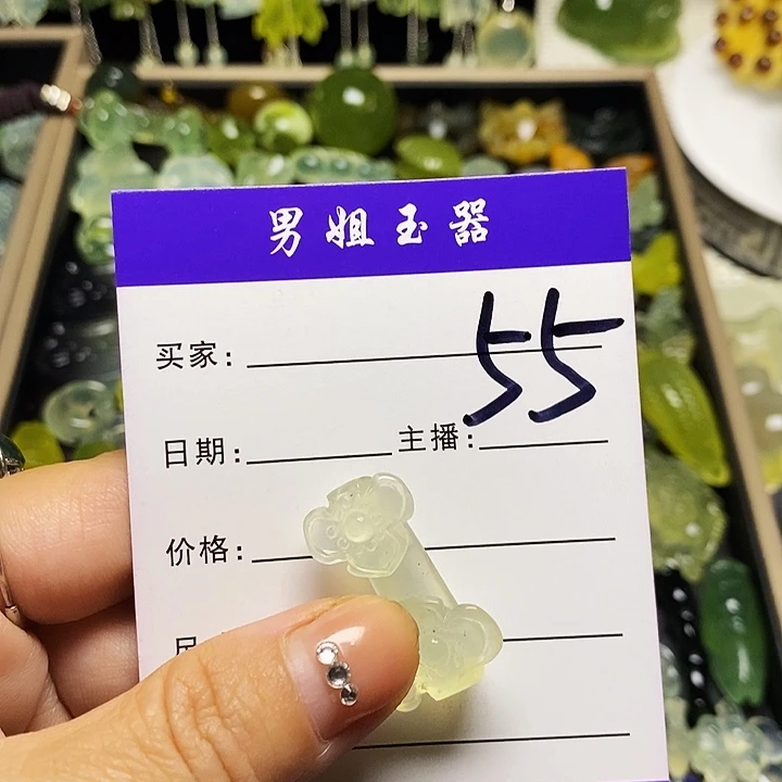 彬***酱未镶嵌蛇纹石玉颈饰