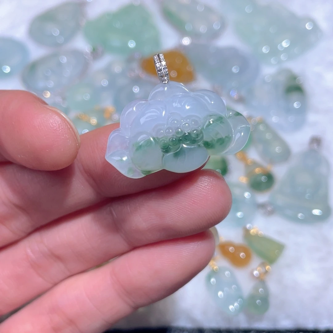 翡翠18K金镶嵌颈饰翡翠