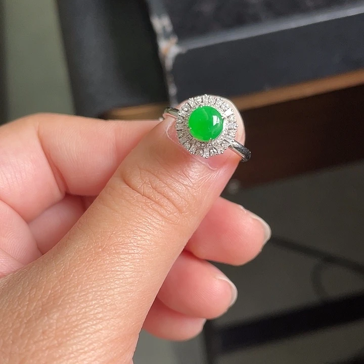 翡翠18K金镶嵌戒指