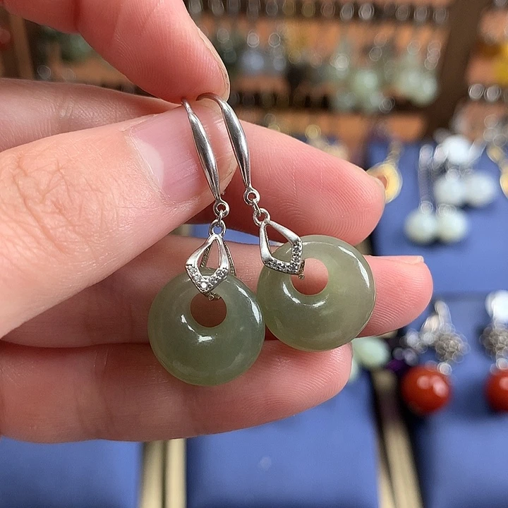 和田玉银S925镶嵌耳饰平安扣晴水绿15*5左右