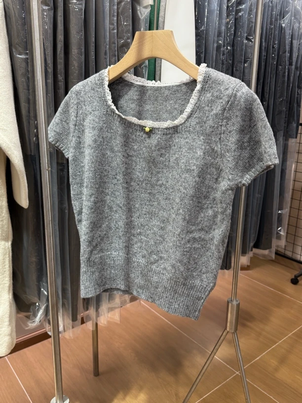 JU YAN 【灰朵】1037 灰色花边花朵小毛衣