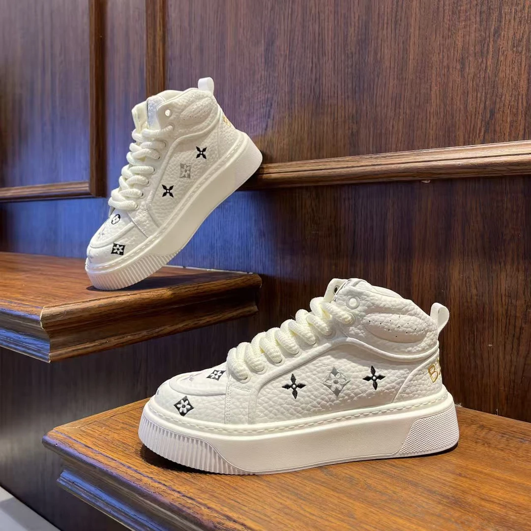 男鞋2025冬季中帮保暖加绒轻奢刺绣休闲板鞋系带百搭时尚男生鞋子