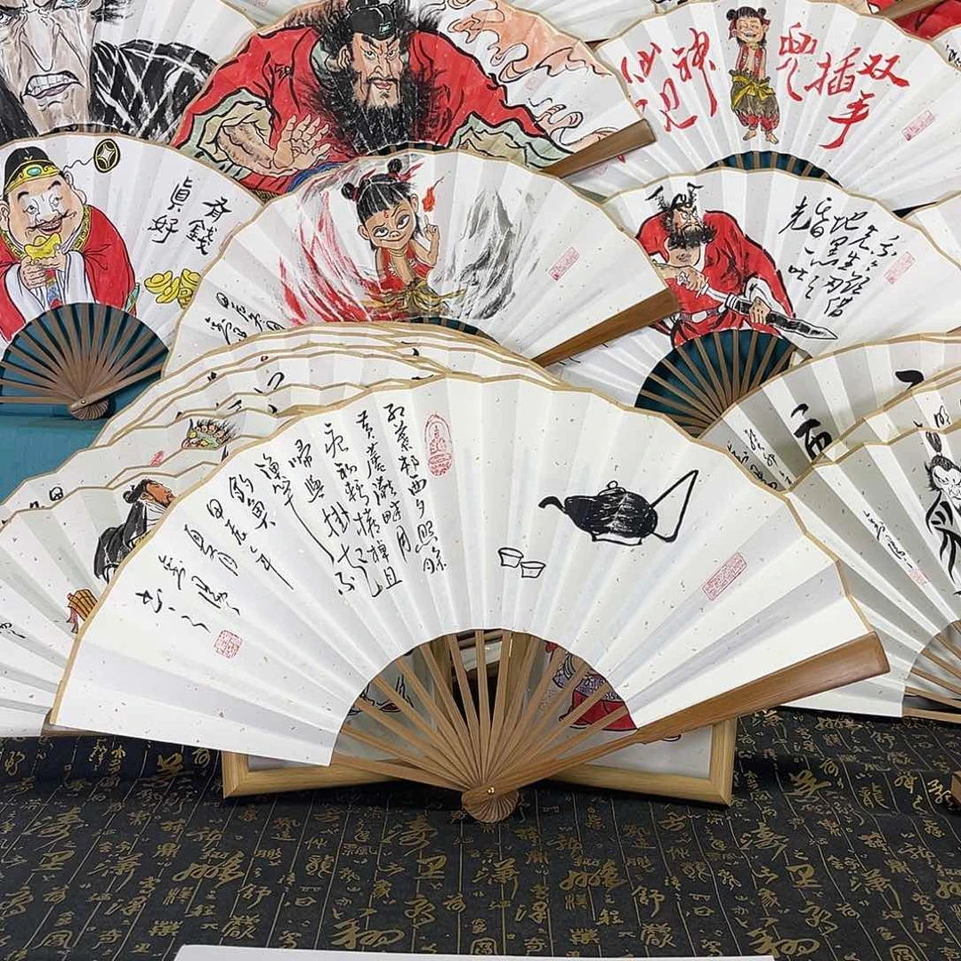 国画辰*.手绘折扇一把